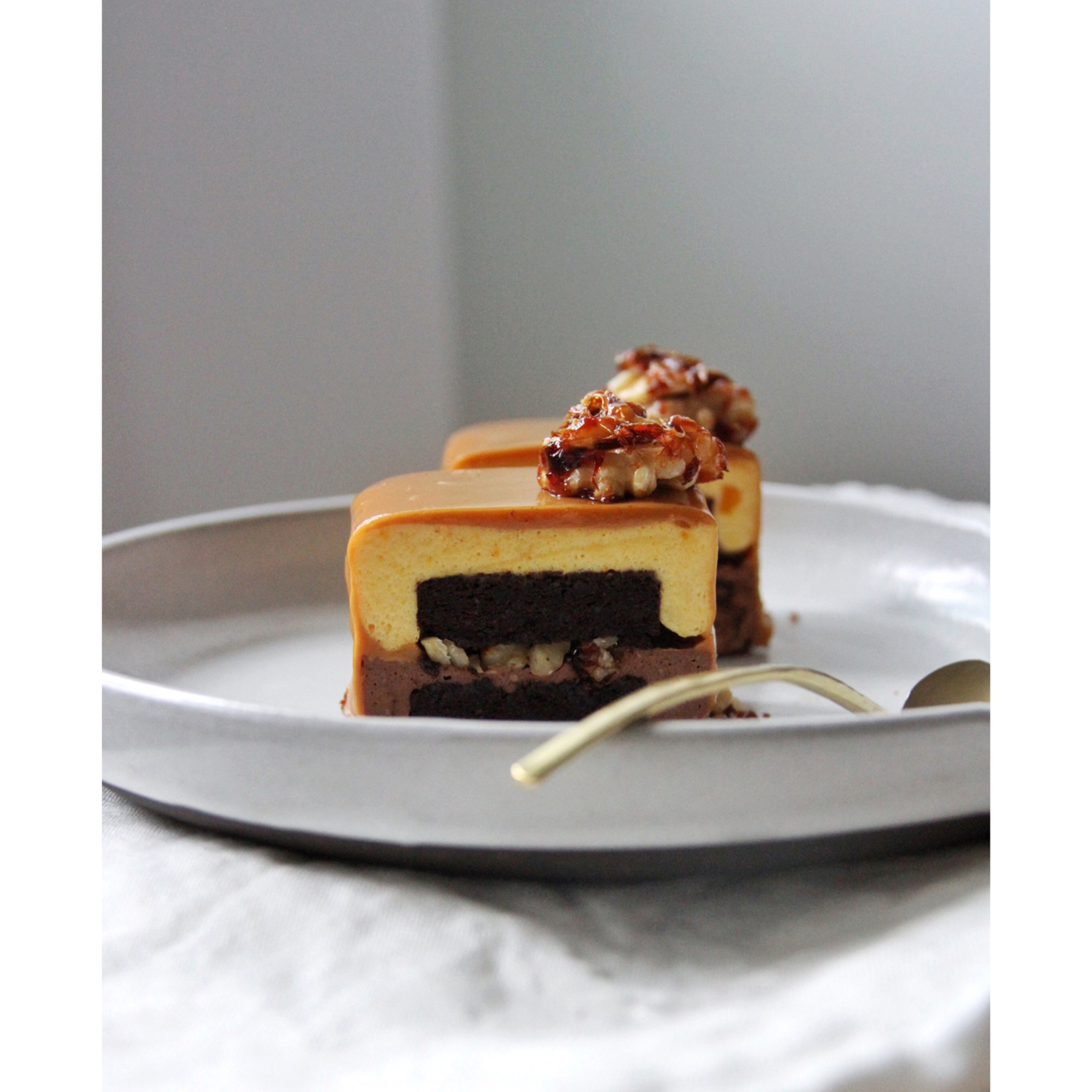 南瓜巧克力慕斯配焦糖淋面