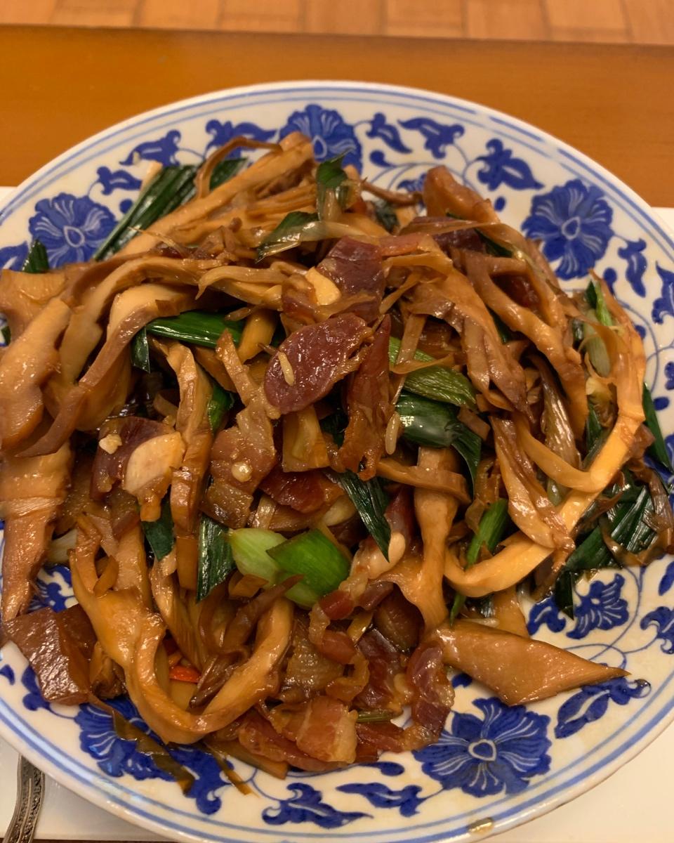烟笋炒腊肉(湘菜馆必点下饭菜)