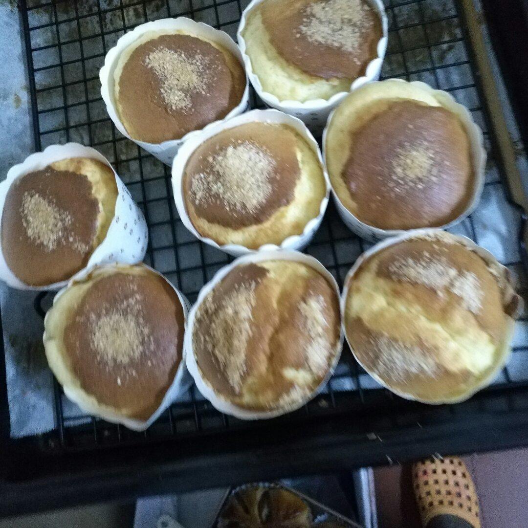不会回缩的纸杯蛋糕