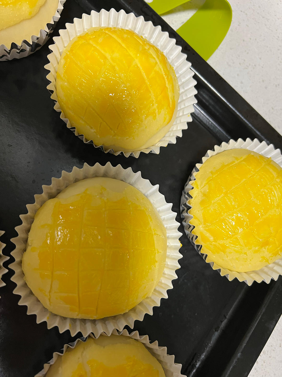 好吃到炸裂的港式菠萝包（附带制作酥皮的小视频）