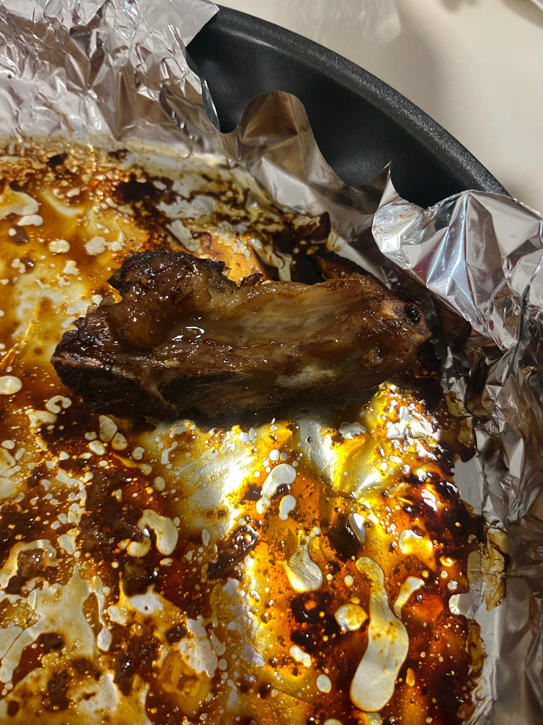 外焦里嫩！好吃到舔手指的蒜香烤排骨