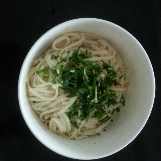 葱爆面—就是汪涵在天天向上里面做的那个啦