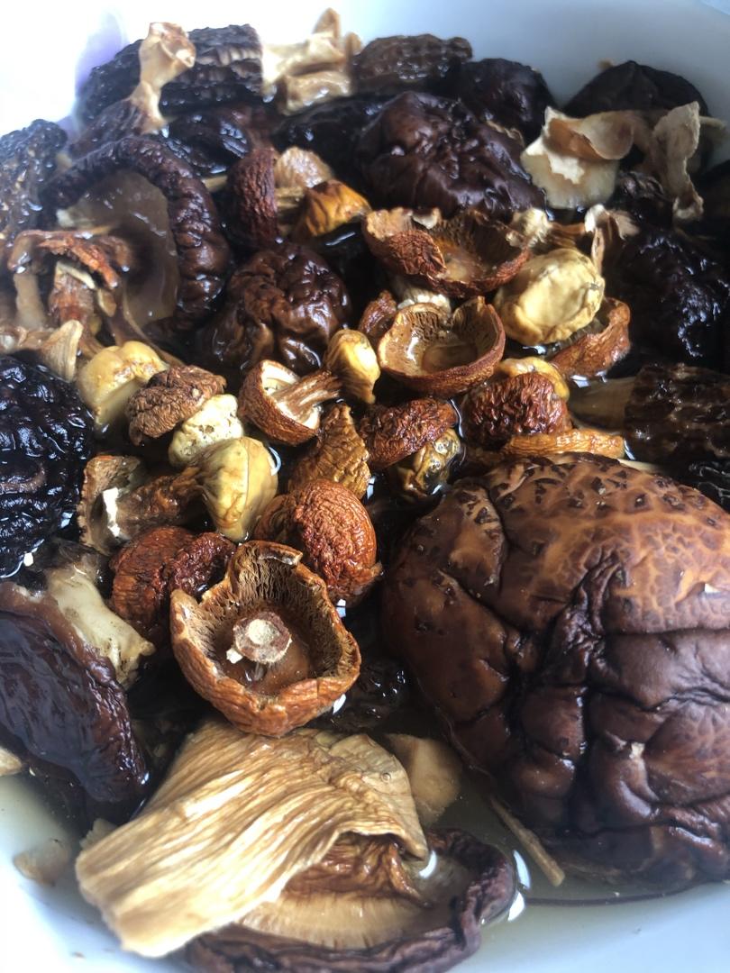 奶奶教的鲜香肥美香菇炖鸡汤