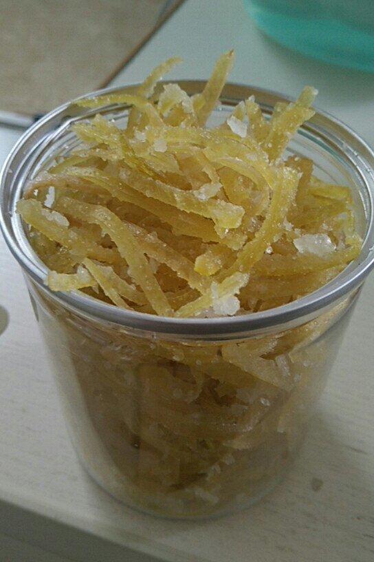糖渍西柚皮－－橙皮，柚子，桔子一类都可以噢