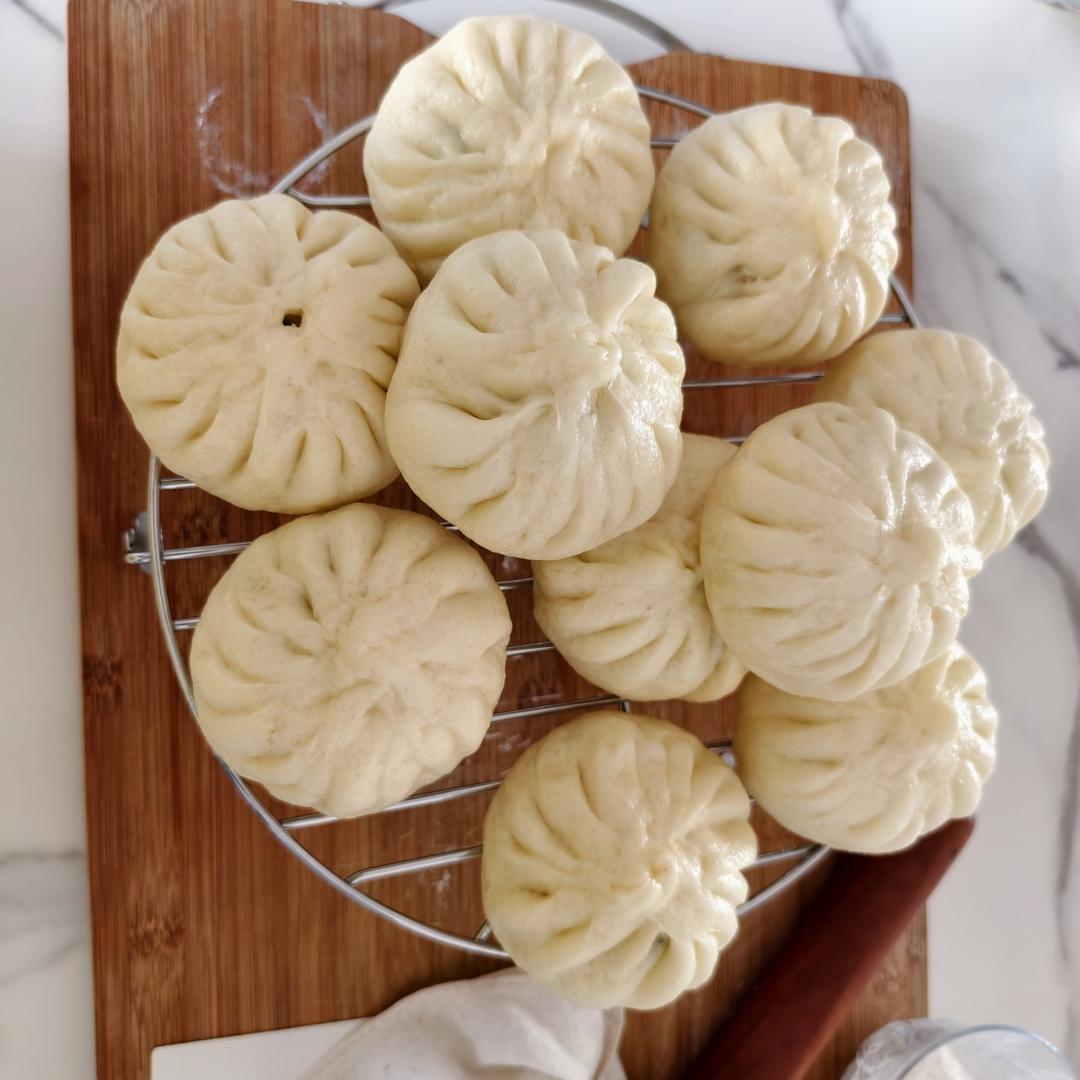 白胖提褶包｜多汁肉馅、重油蔬菜馅