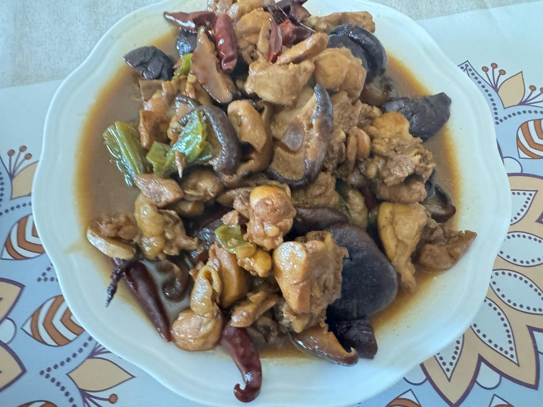 小鸡炖蘑菇(注意一步操作就香气沁人)