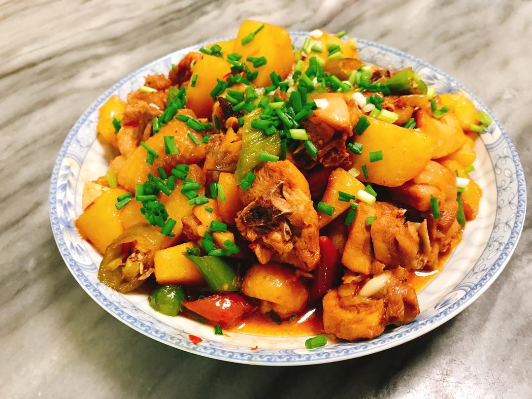 鲜香味浓土豆烧鸡（还是焖鸡？炒鸡？随便啦）