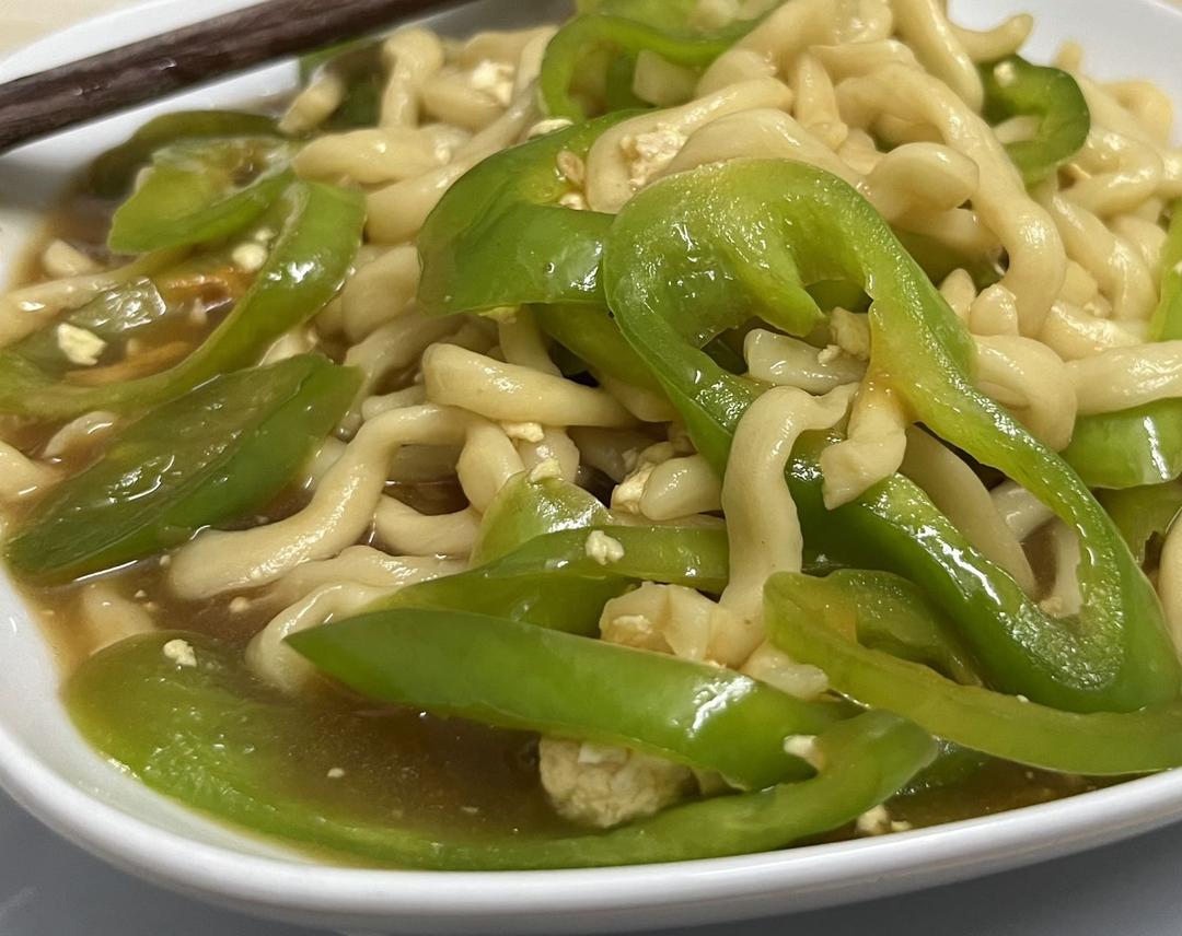 好吃不胖的青椒鸡蛋拌面