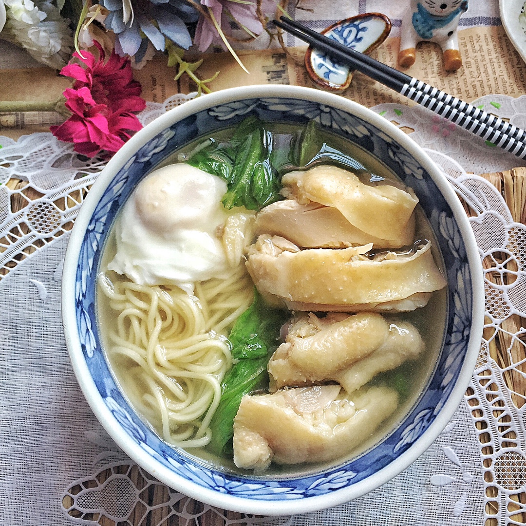 小样儿小小样儿做的香菇鸡肉面