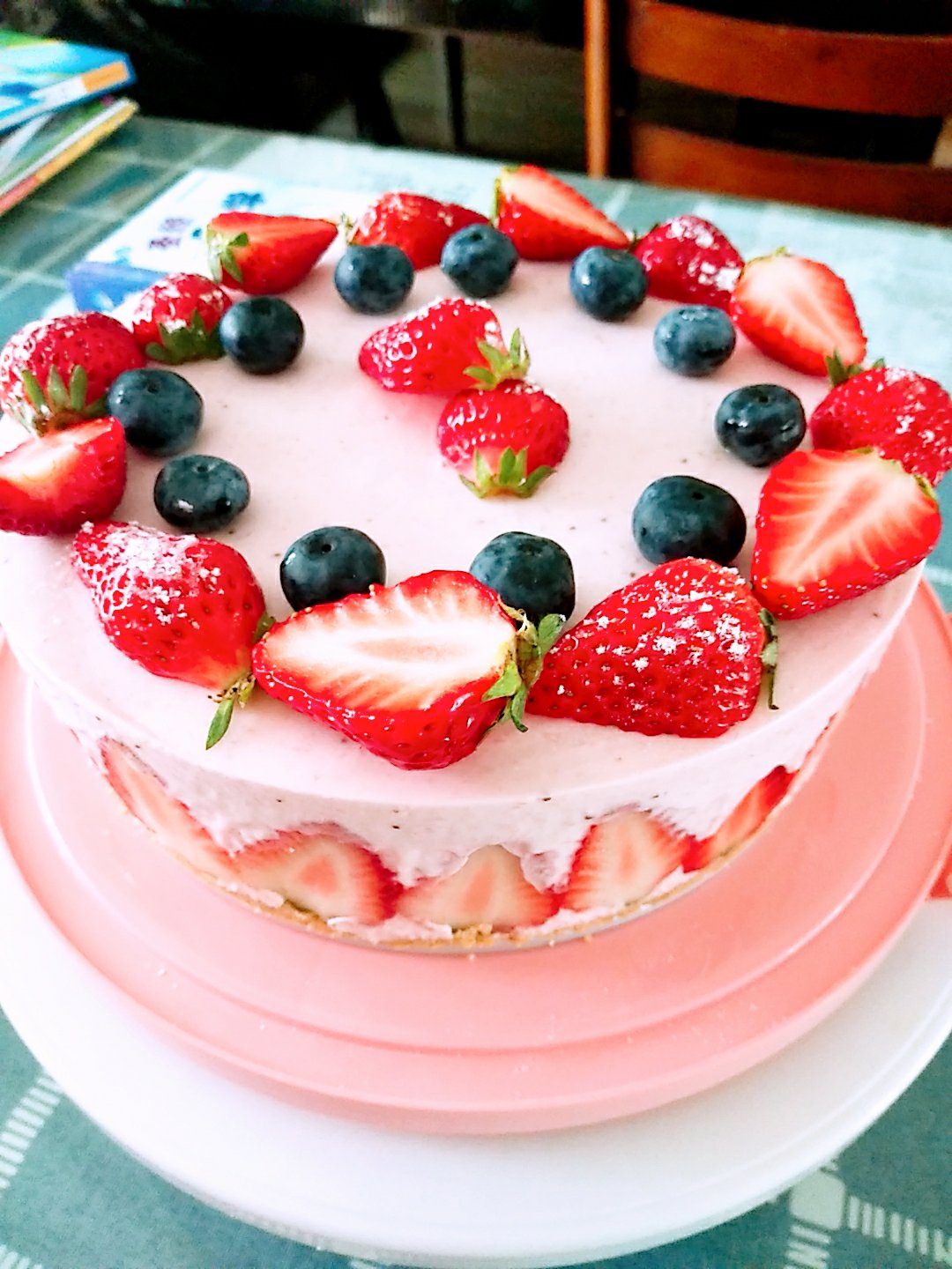 8寸草莓慕斯蛋糕