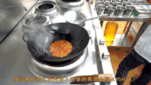 厨师长教你：“大蒜烧鲶鱼”的家常做法，口感细腻味道非常鲜美的做法 步骤11