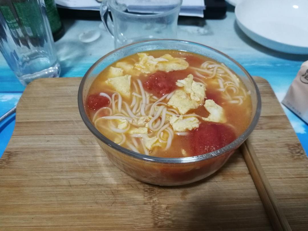 番茄鸡蛋汤面〔普通挂面也可以做出家的味道〕