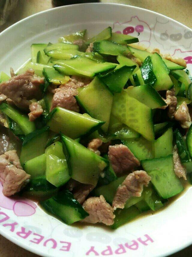 黄瓜炒肉片