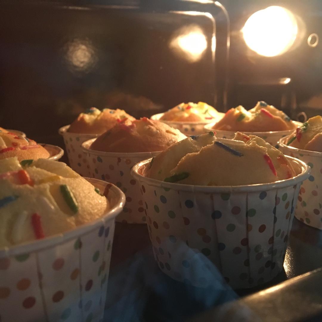 软绵绵戚风纸杯蛋糕