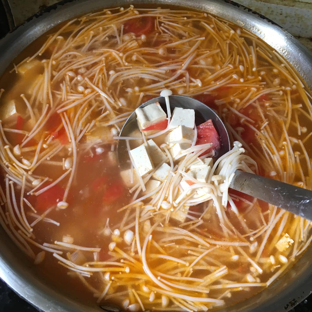金针菇番茄豆腐汤
