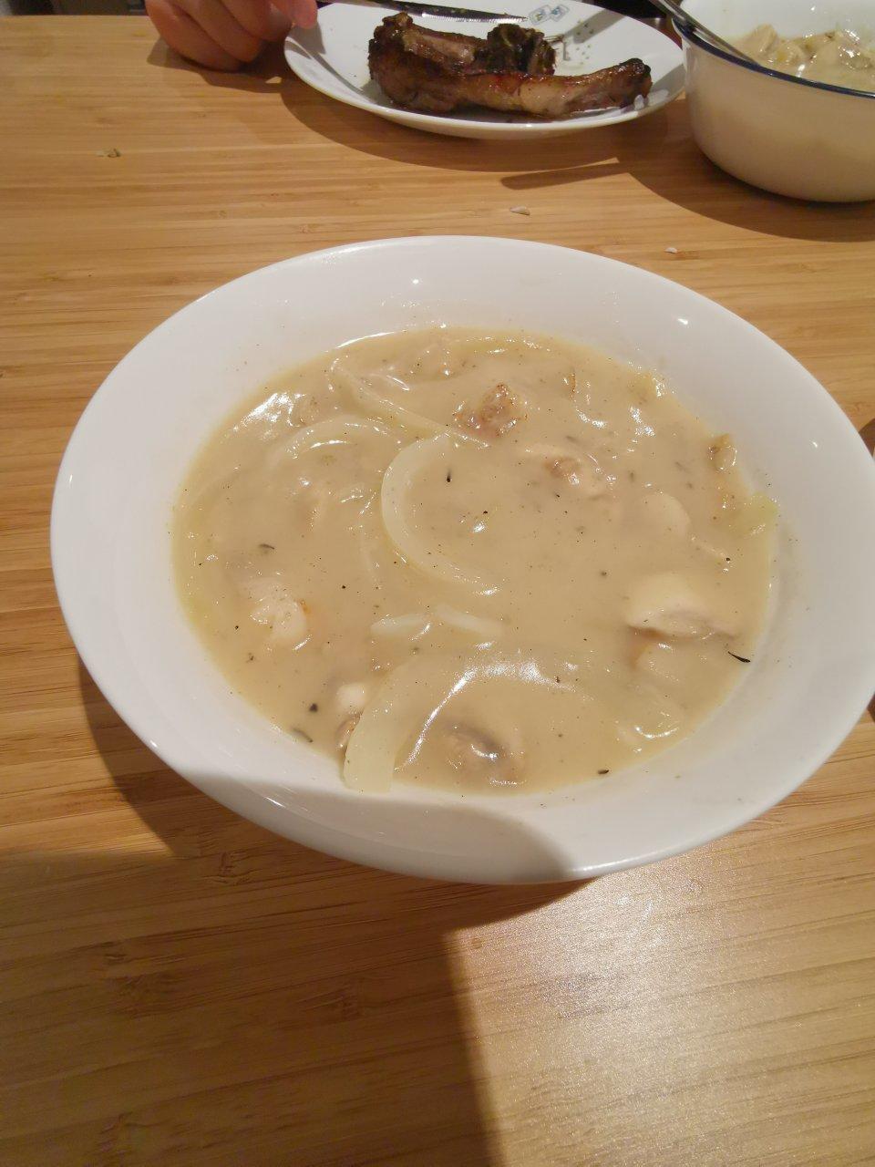 超惊艳奶油蘑菇汤(牛奶版本)