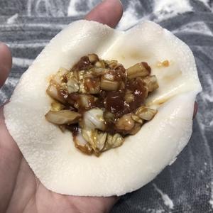 白菜猪肉饺子（擀饺子皮和调馅料的详细过程）的做法 步骤7