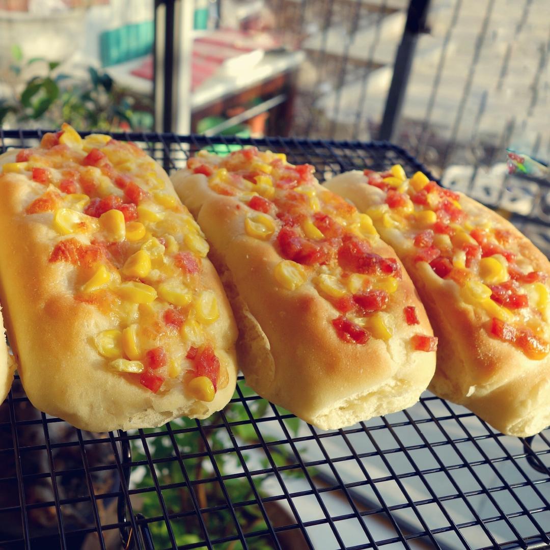 玉米火腿沙拉面包