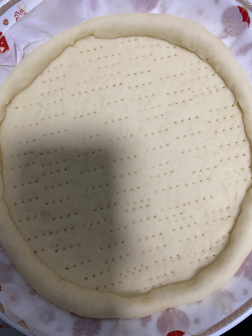 自制披萨饼皮（普通家用面粉版，无黄油可用玉米油代替）