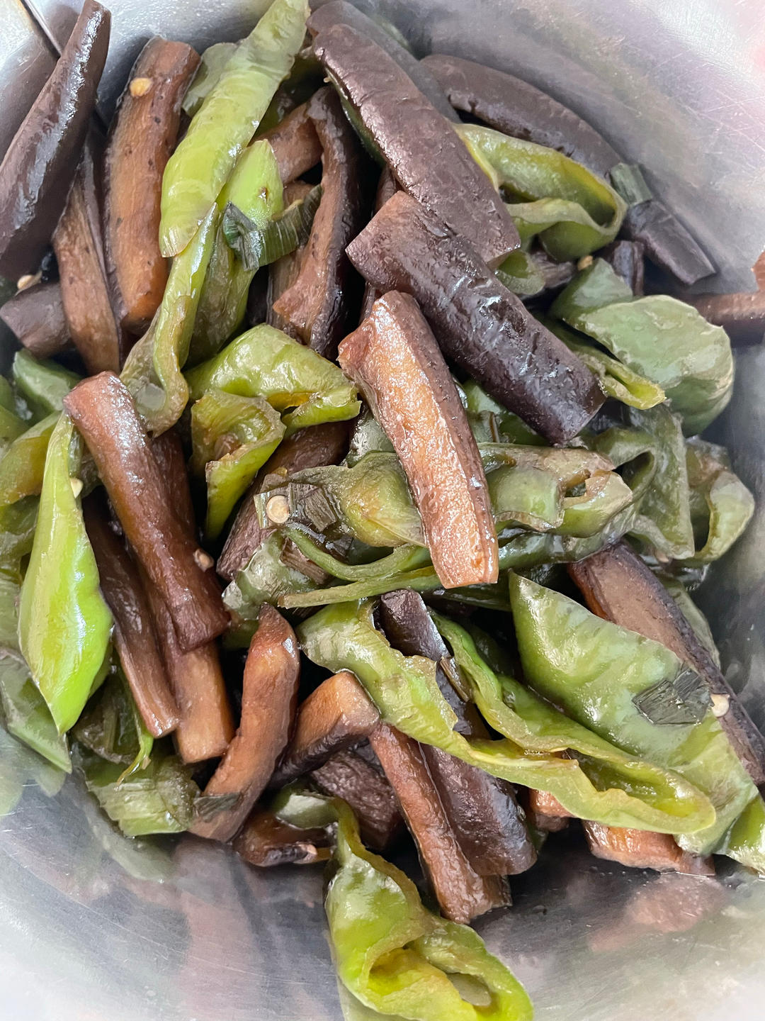 不用炸不吸油，咸香入味三分的红烧茄子