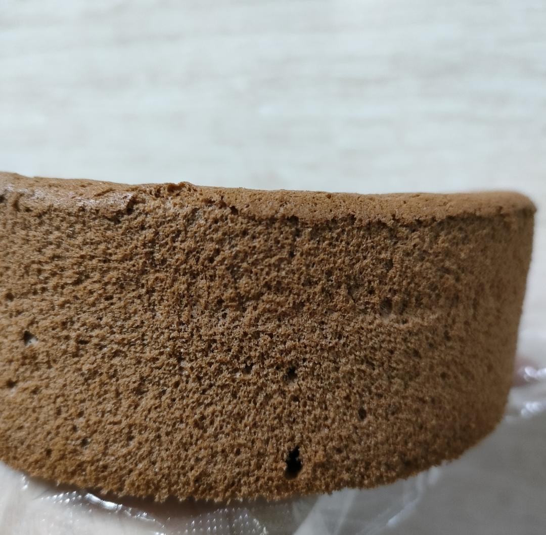 巧克力戚风蛋糕。风味浓郁不消泡，超详细做法