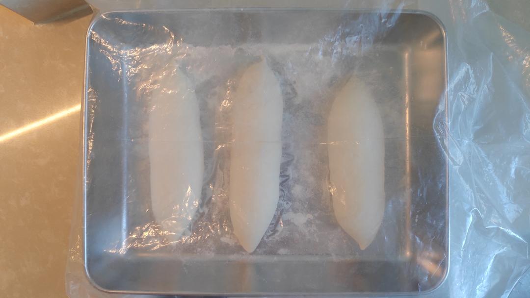 外脆里软的法式餐前小面包