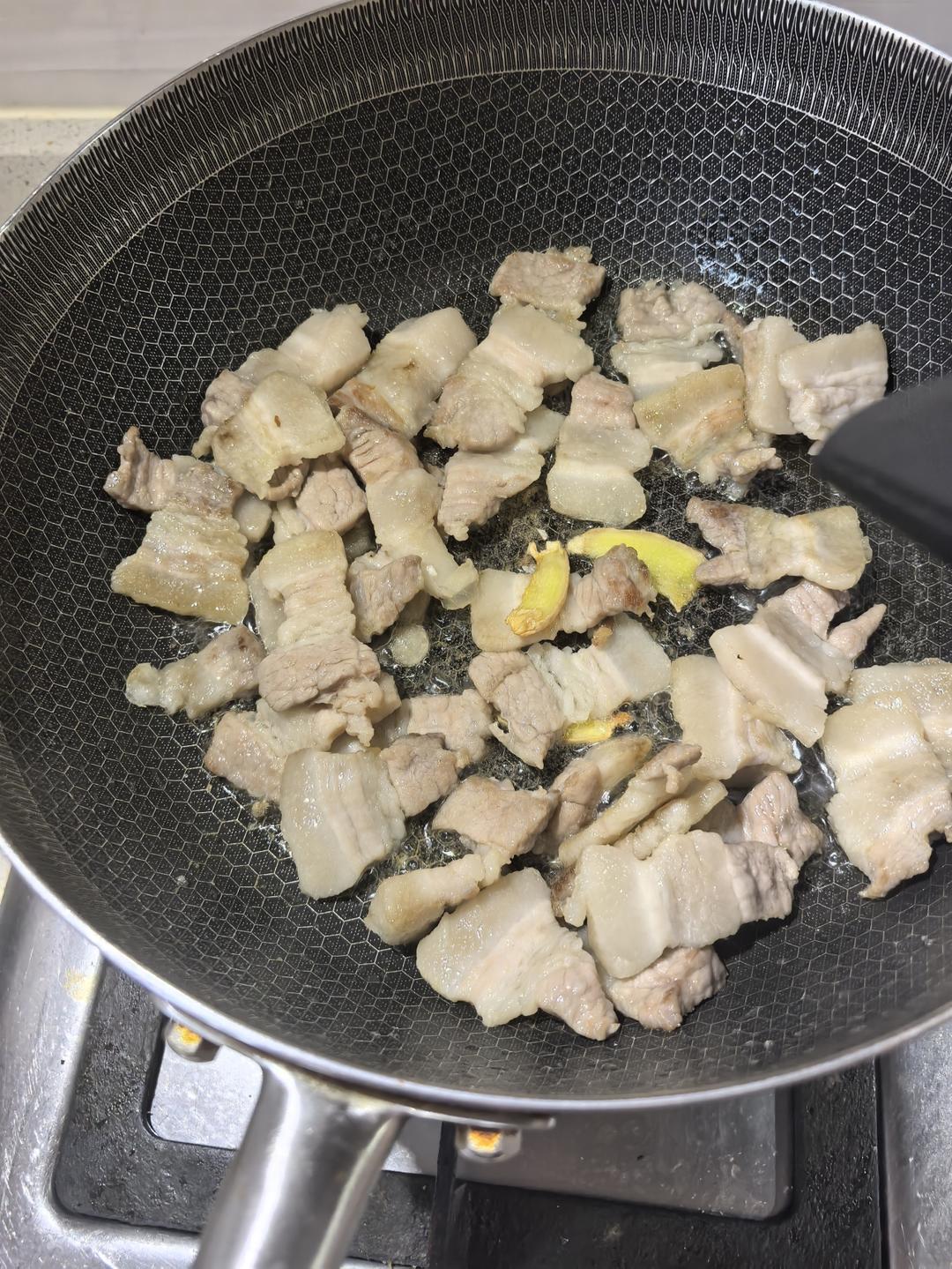五花肉豆腐炖白菜