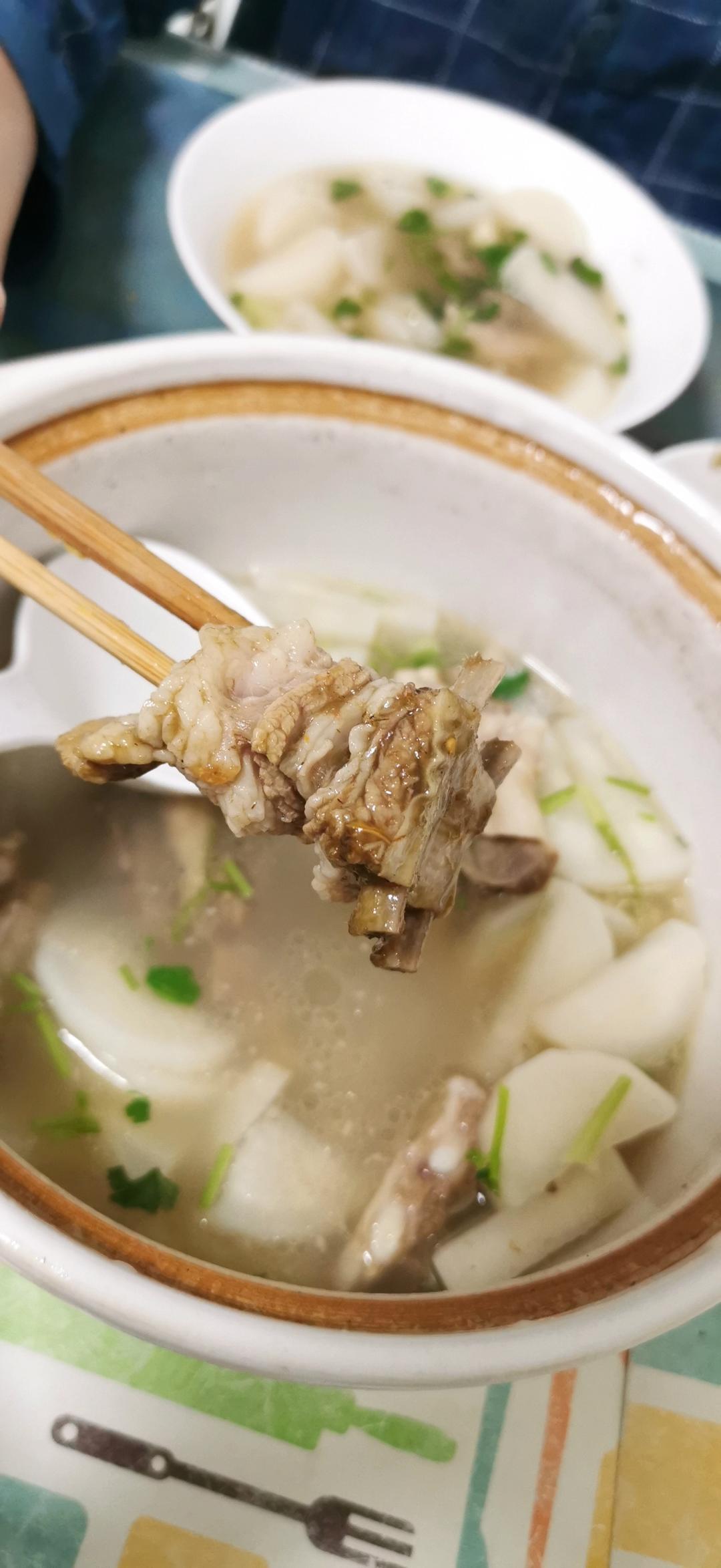 白萝卜玉米清炖排骨汤