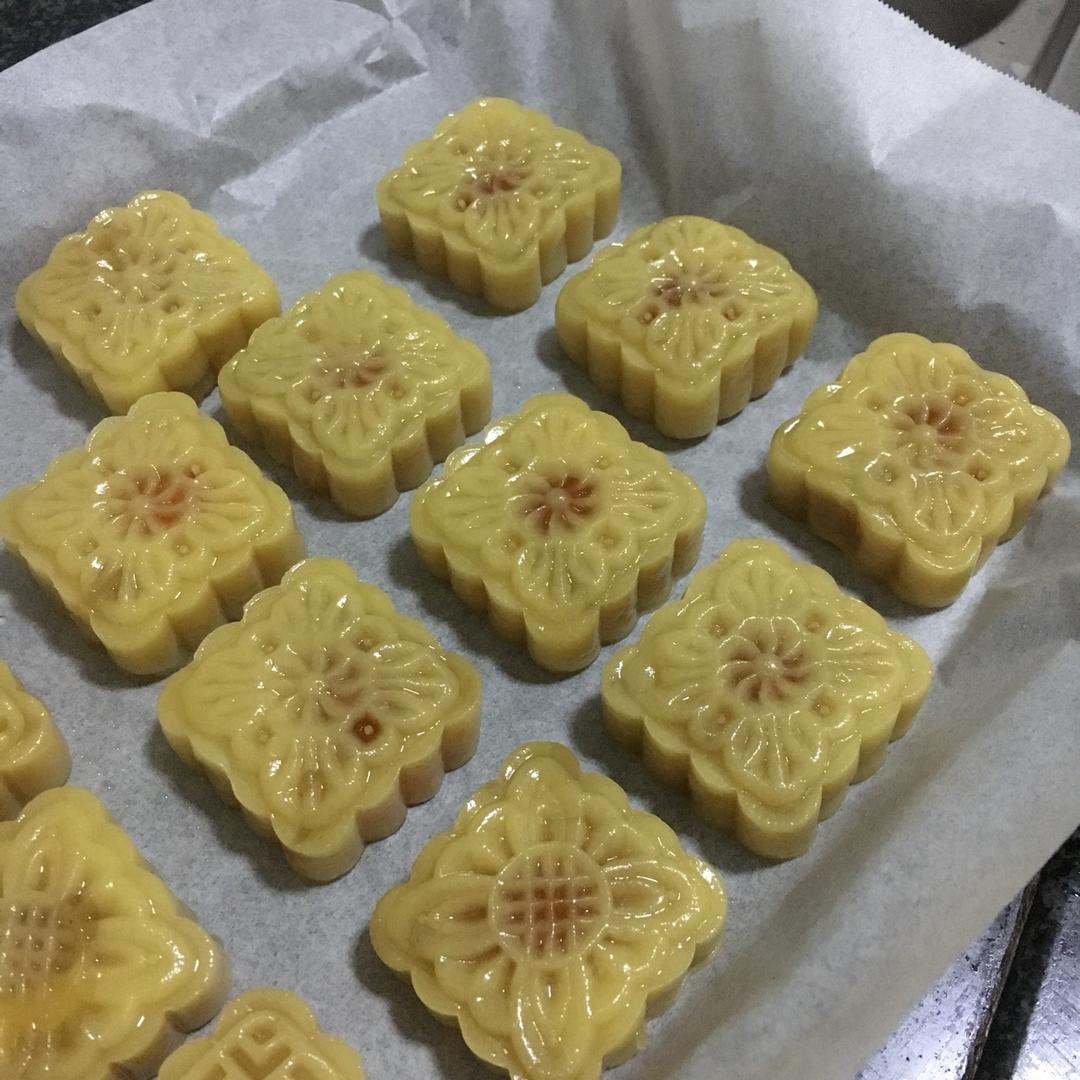 广式月饼——蛋黄莲蓉月饼