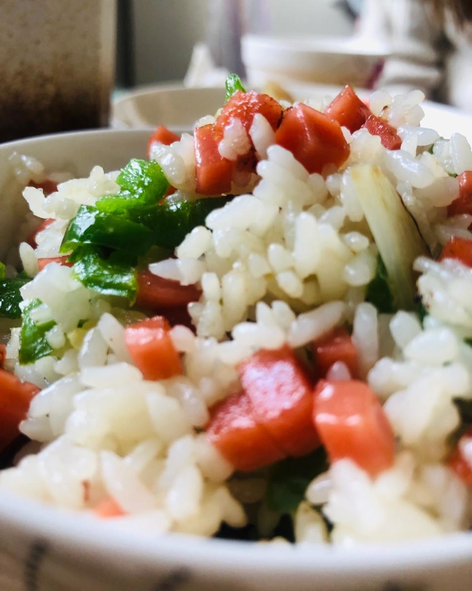 西红柿菜叶蛋炒饭