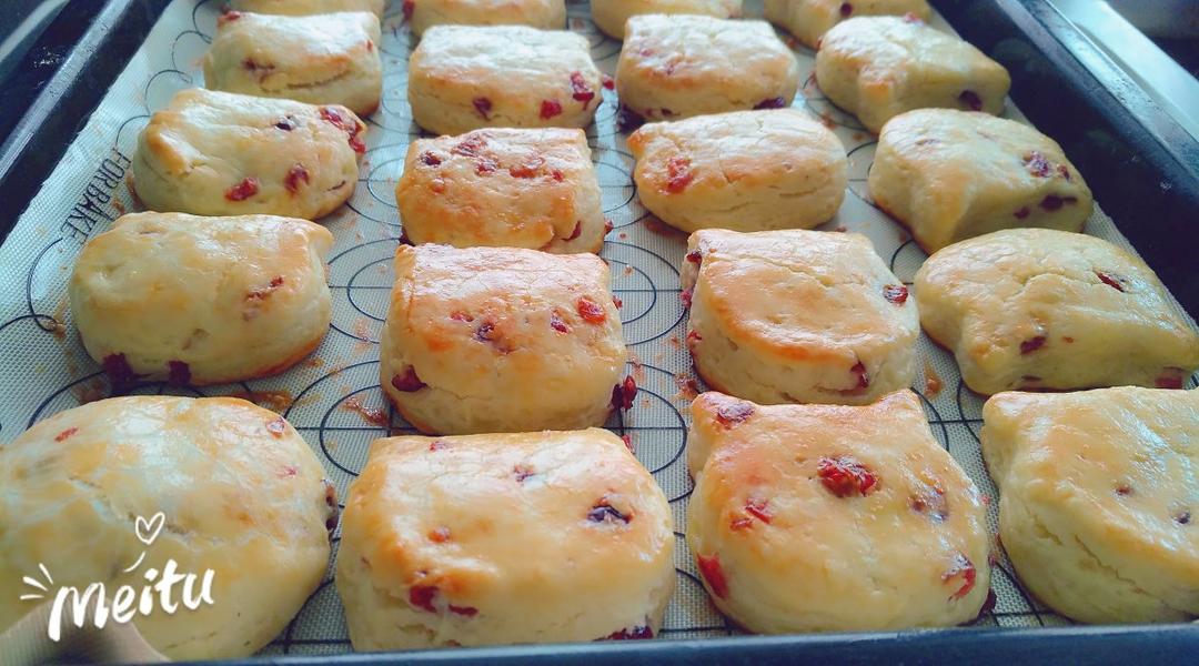 【视频】3分钟 奶油司康Scone(可能是世界上最快手的司康) 消耗淡奶油～