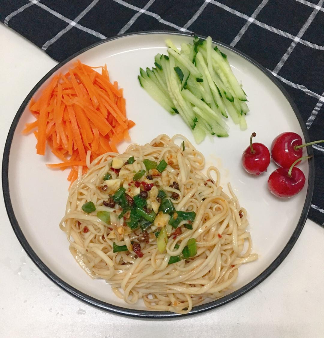 姥姥的爽口凉面！（干拌挂面）