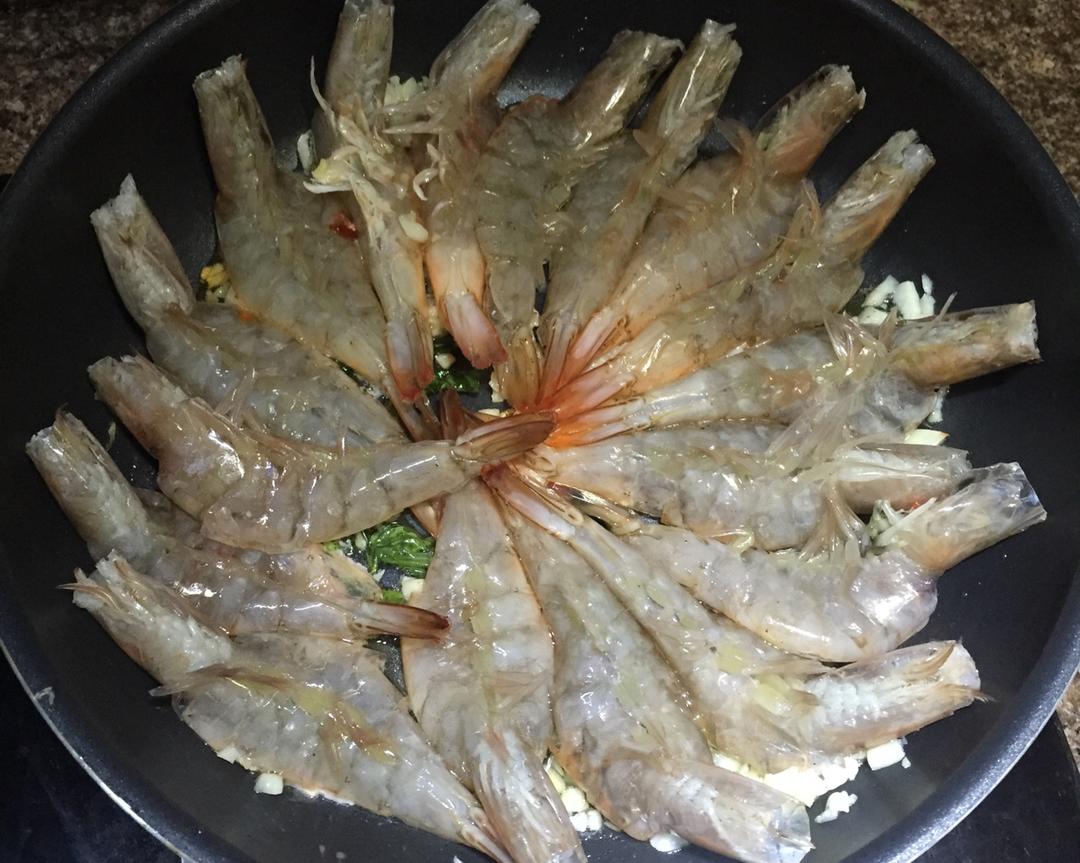 蒜香虾🍤的做法 步骤4