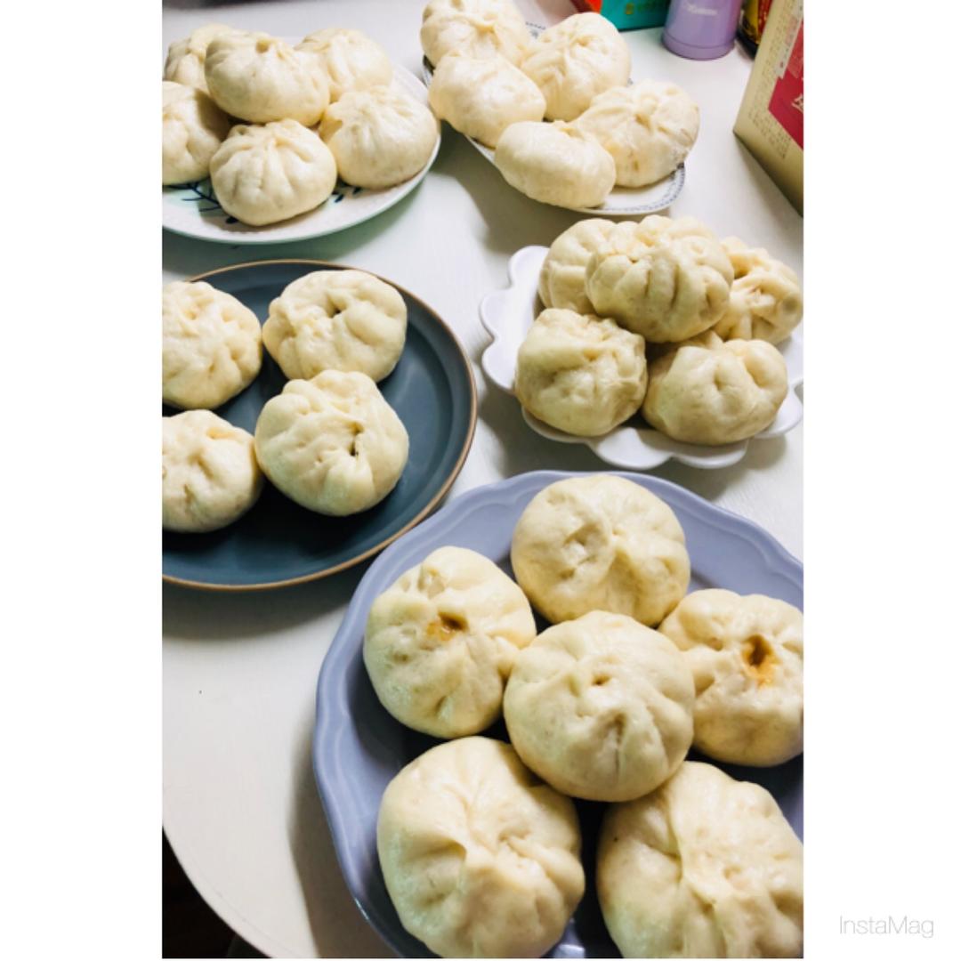 松软的素馅包子