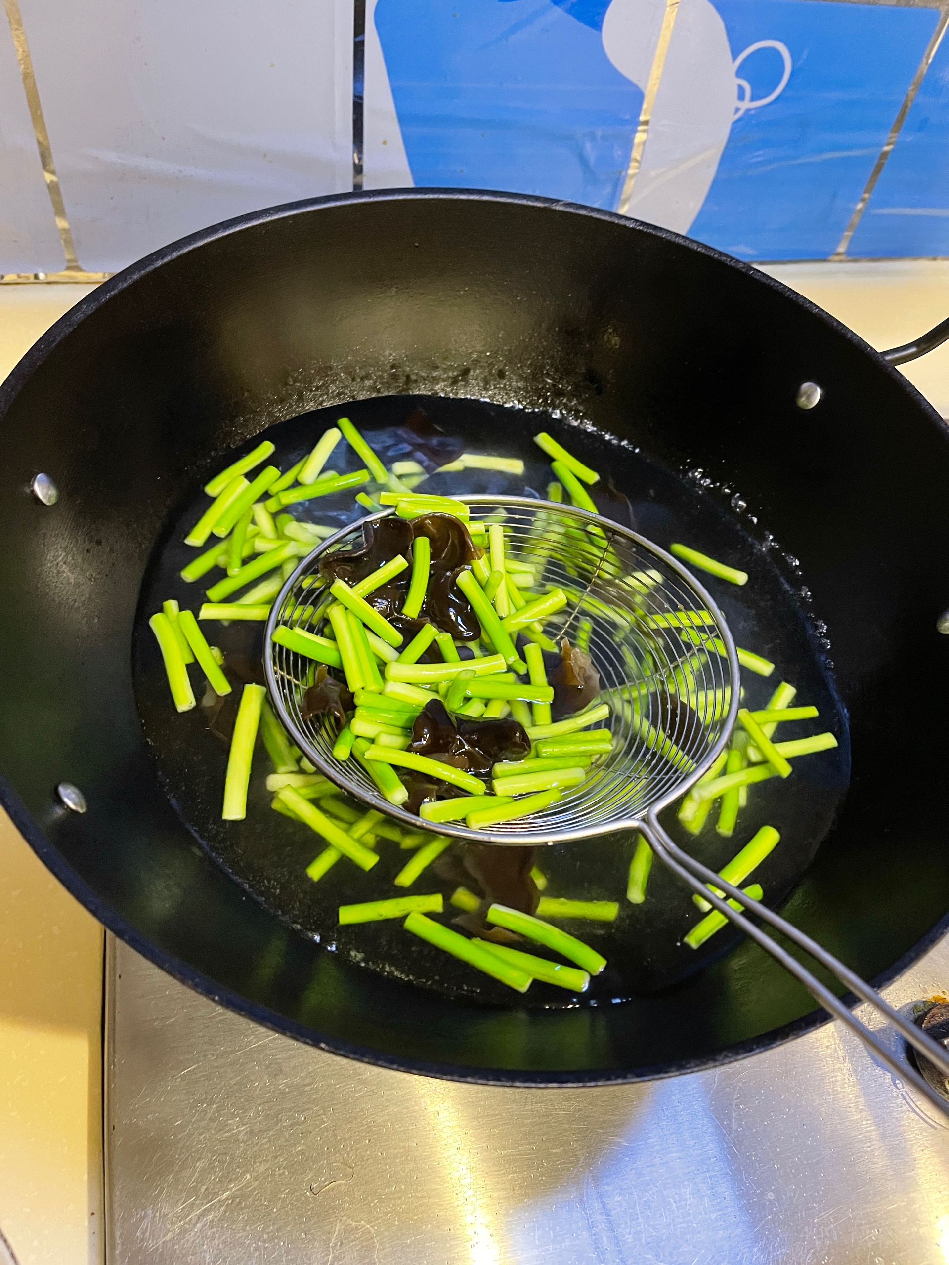 超下饭的蒜苔肉沫的做法 步骤2