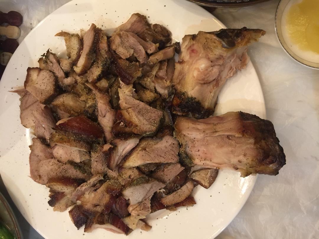 烤猪肘配苹果酱 Roast Leg of Pork with Apple sauce