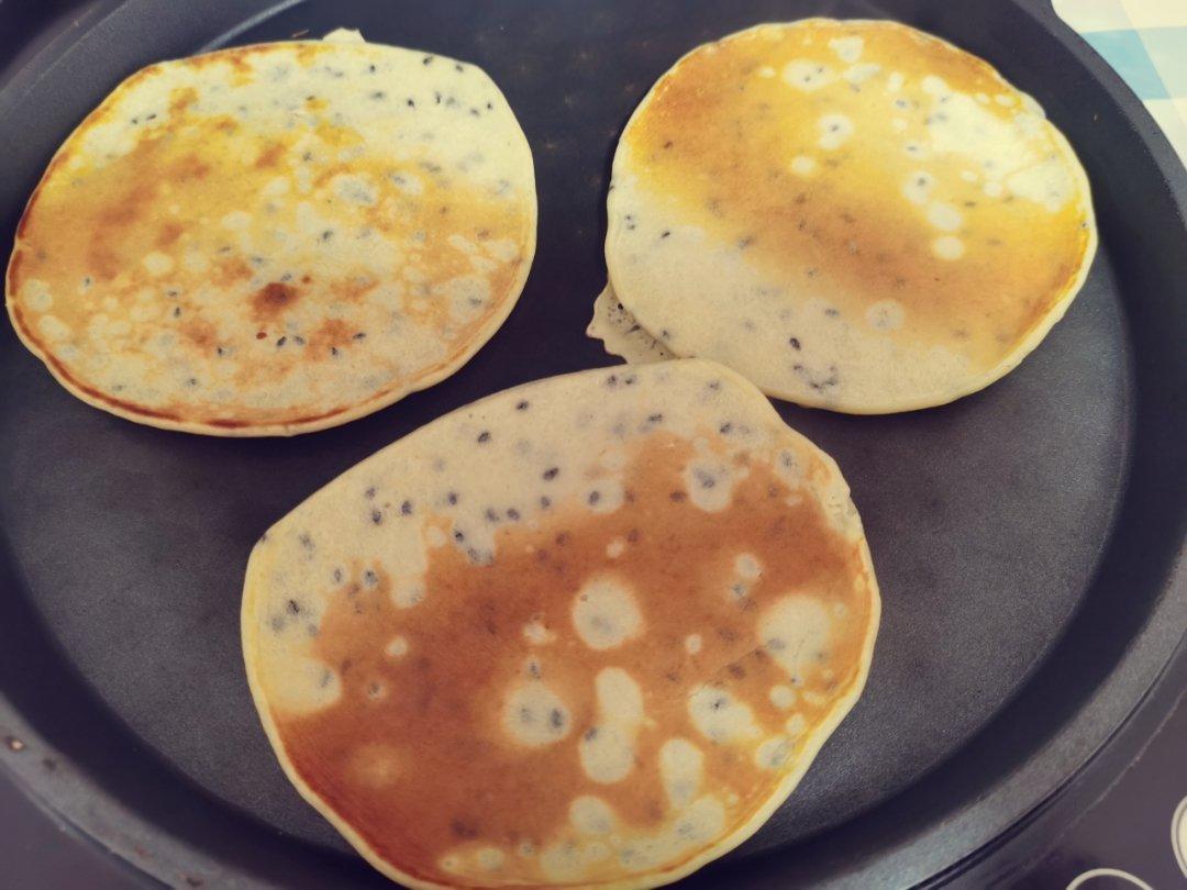 【减脂早餐】无油香蕉松饼（超简单）