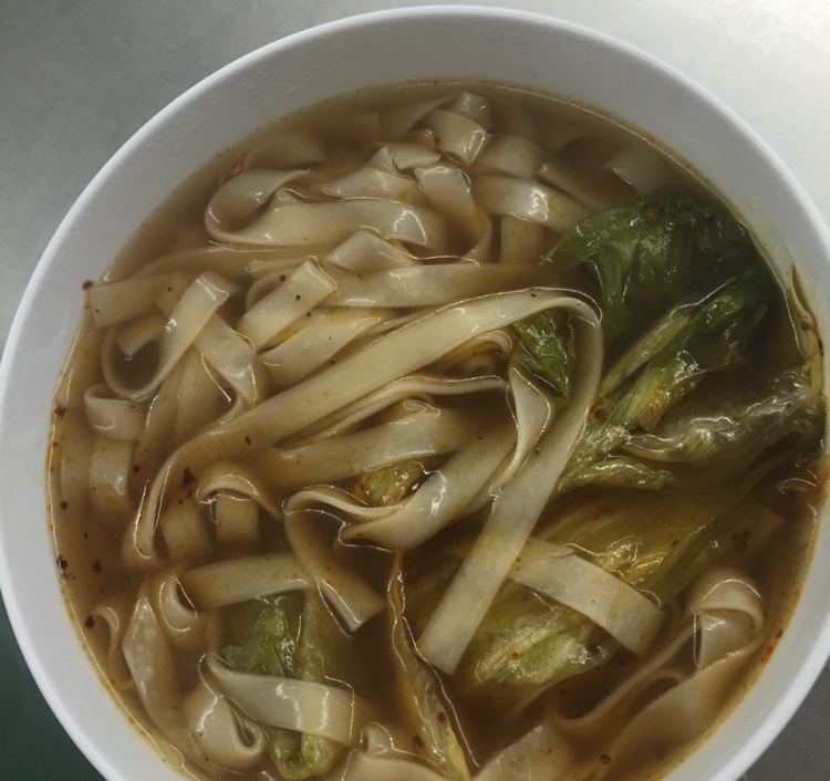 超级无敌美味懒人酸汤麻辣面（十分钟搞定色香味俱全）