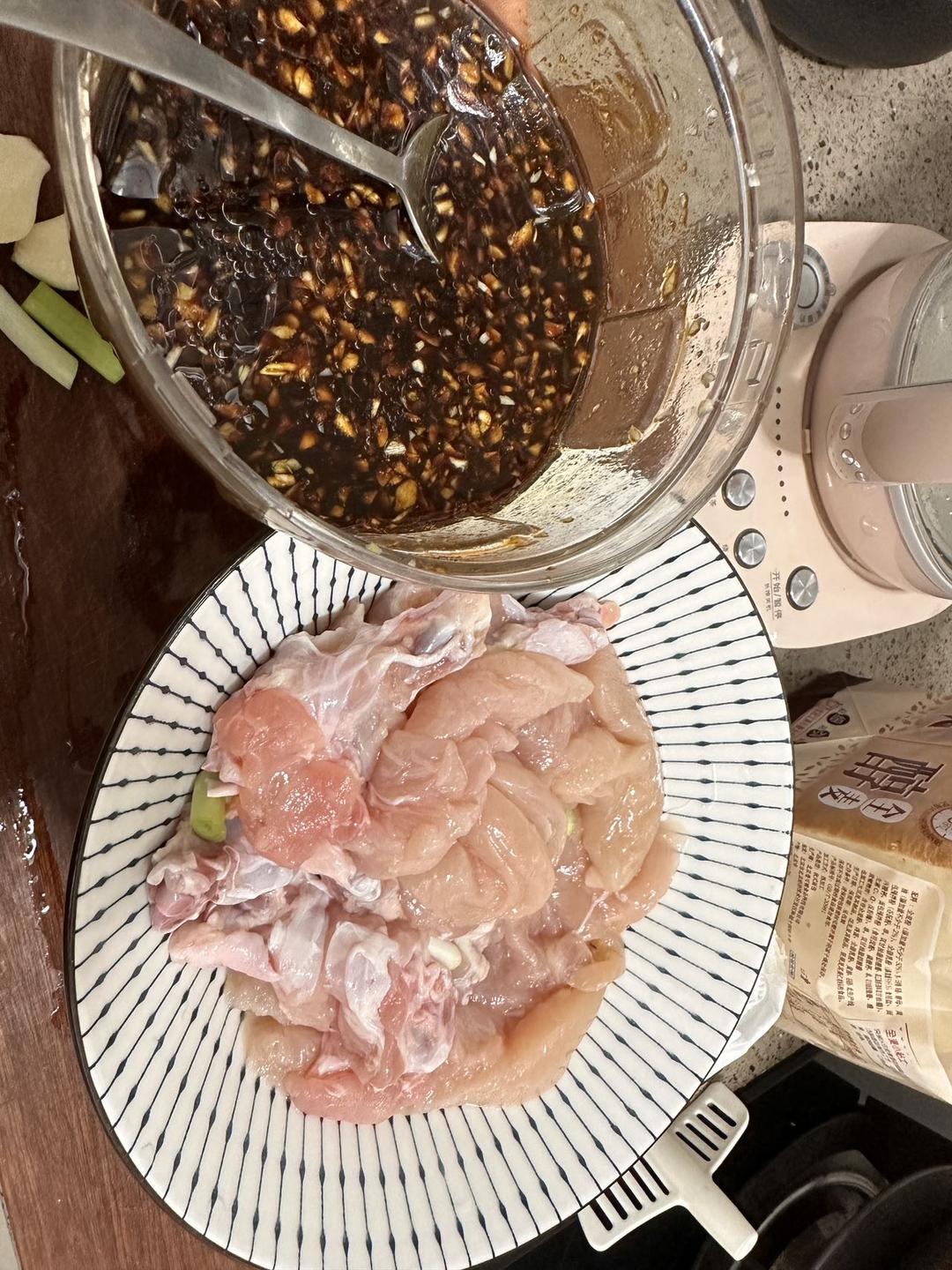 🔥好吃到飙泪的秘汁多汁蒜香鸡腿，鲜嫩到流口水。