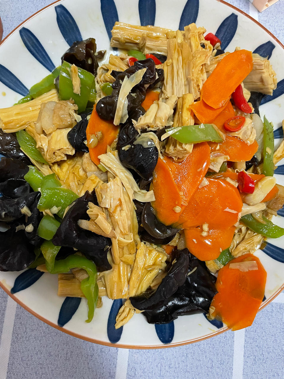 家常小炒木耳炒腐竹