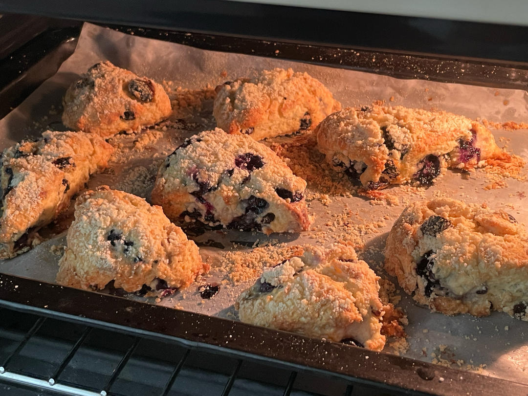 爆浆蓝莓司康饼   Blueberry Scones