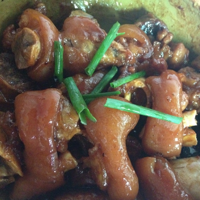 南乳花生猪脚煲