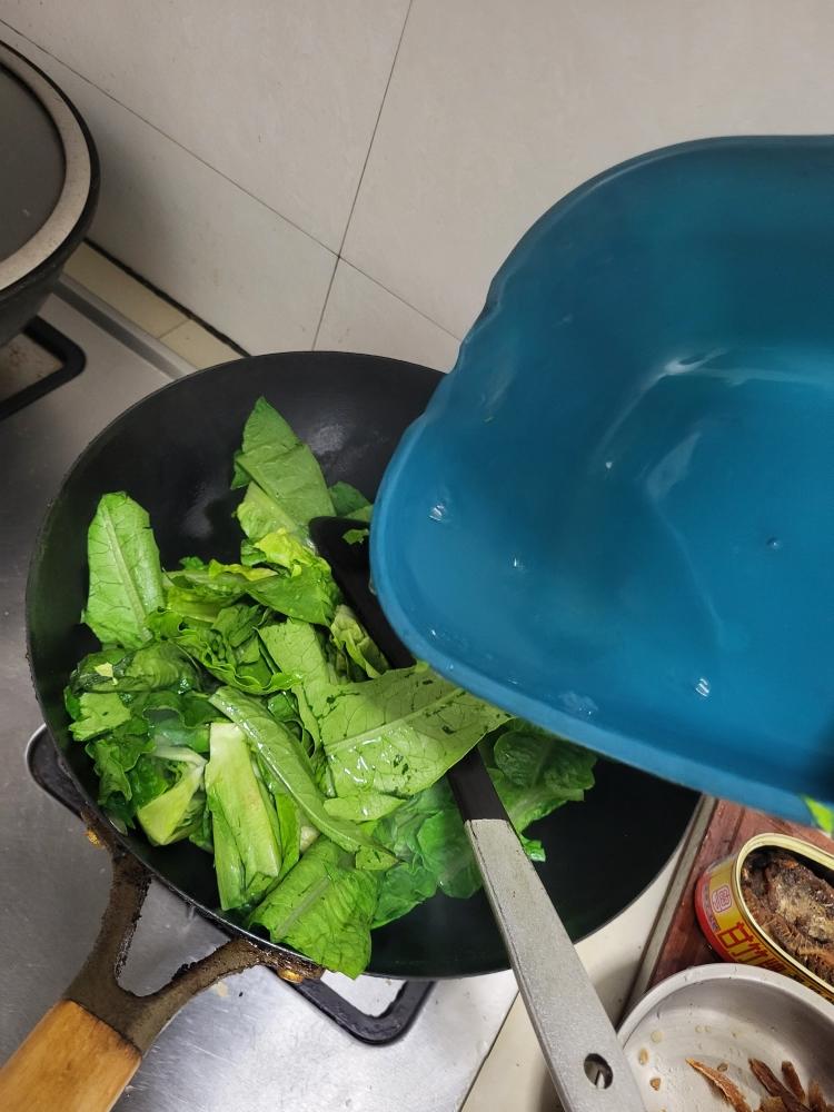 豆豉鲮鱼炒油麦菜的做法 步骤9