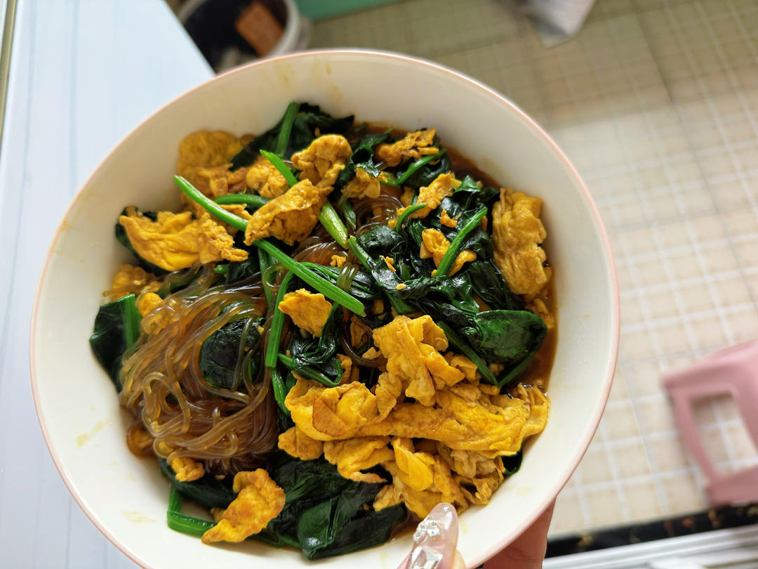 菠菜炒粉丝鸡蛋