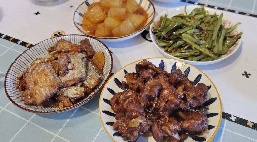 我家的小饭桌