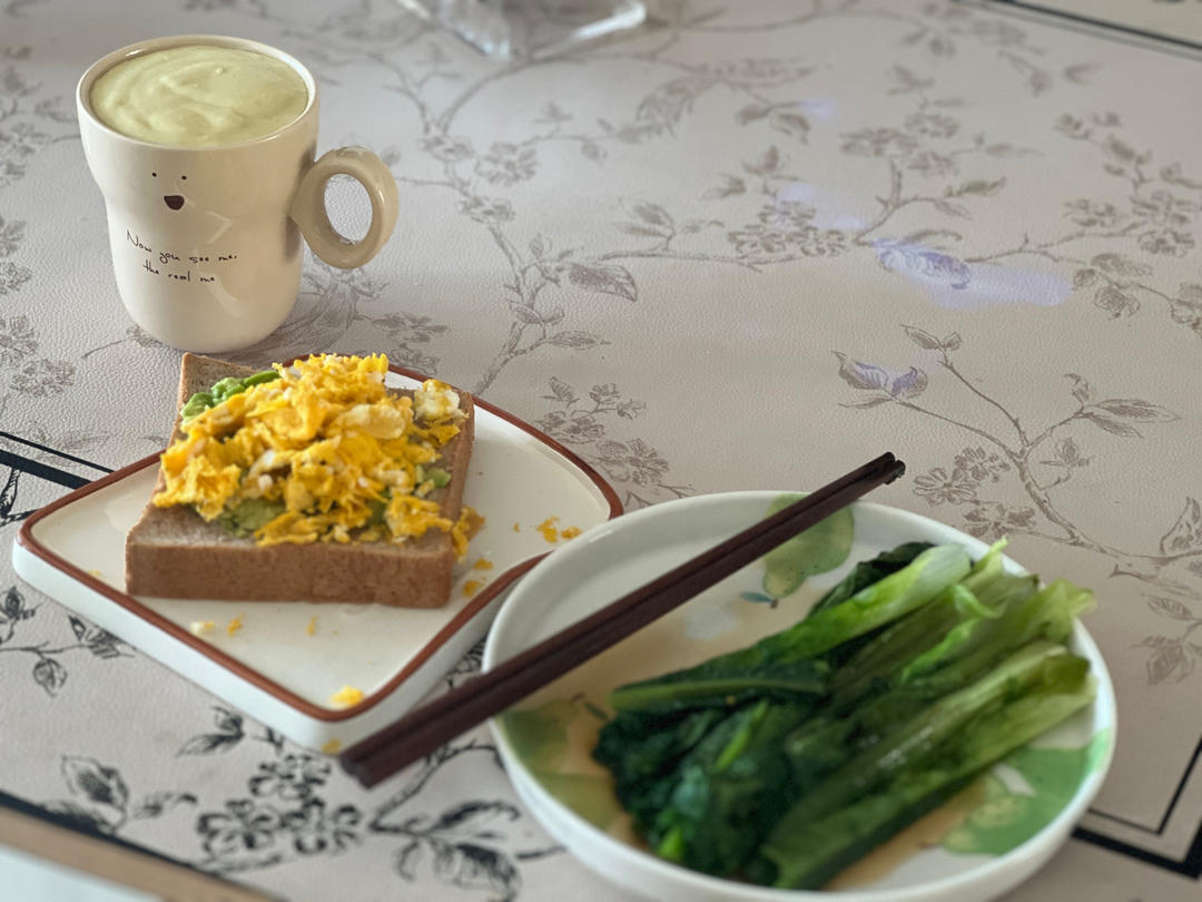 滑蛋牛油果吐司