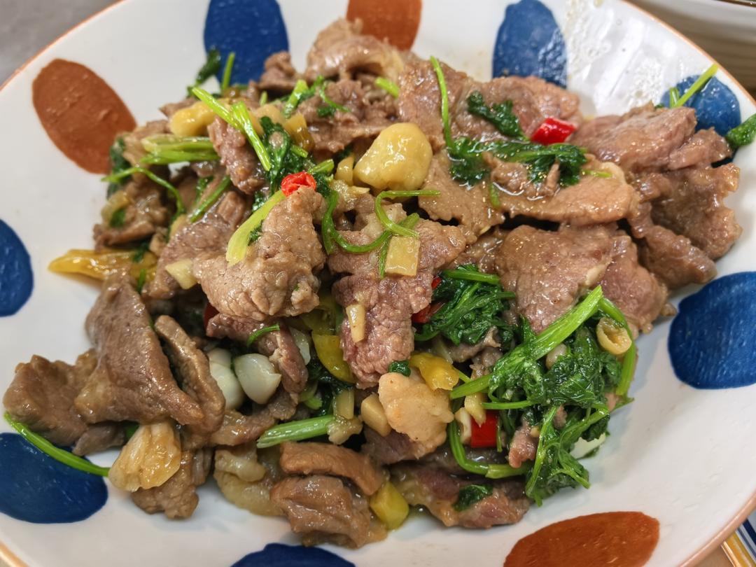 小炒黄牛肉，肉嫩味香！太好吃了简直是米饭杀手！