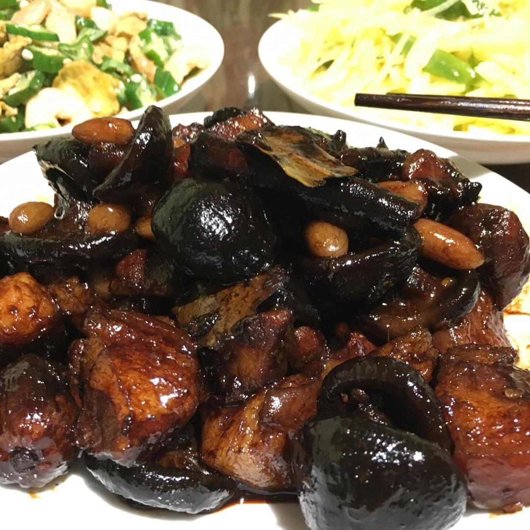 吃着碗里望着锅里的红烧肉