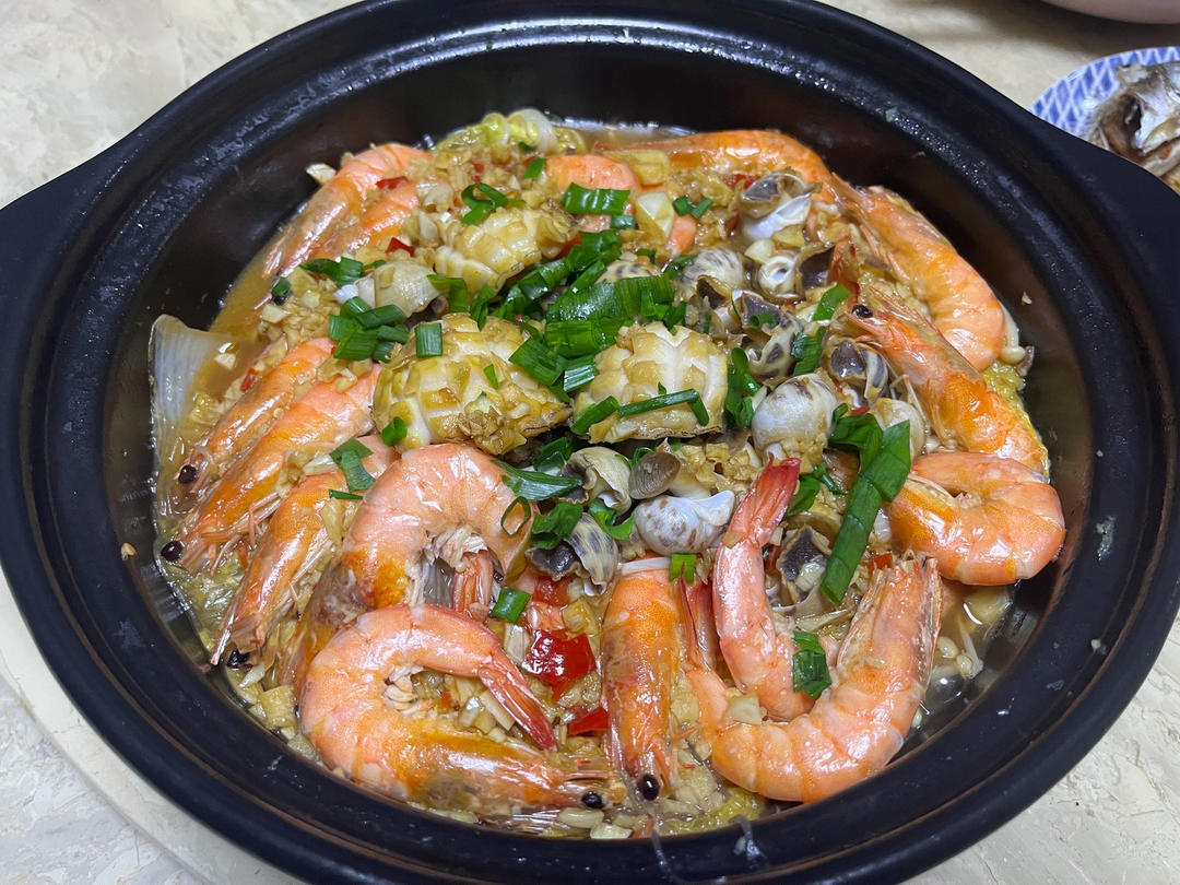 火爆餐厅的五花肉蒜蓉海鲜煲，鲜香美味又下饭