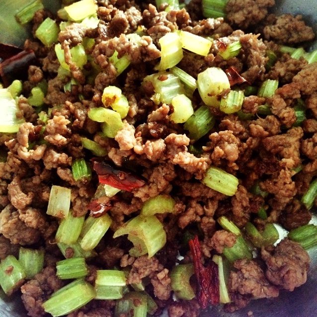 芹菜牛肉末「下饭神器」